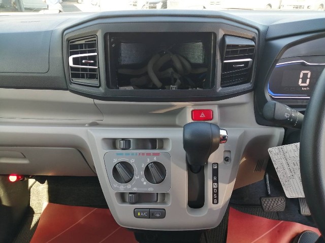 ダイハツ ミライース7枚目